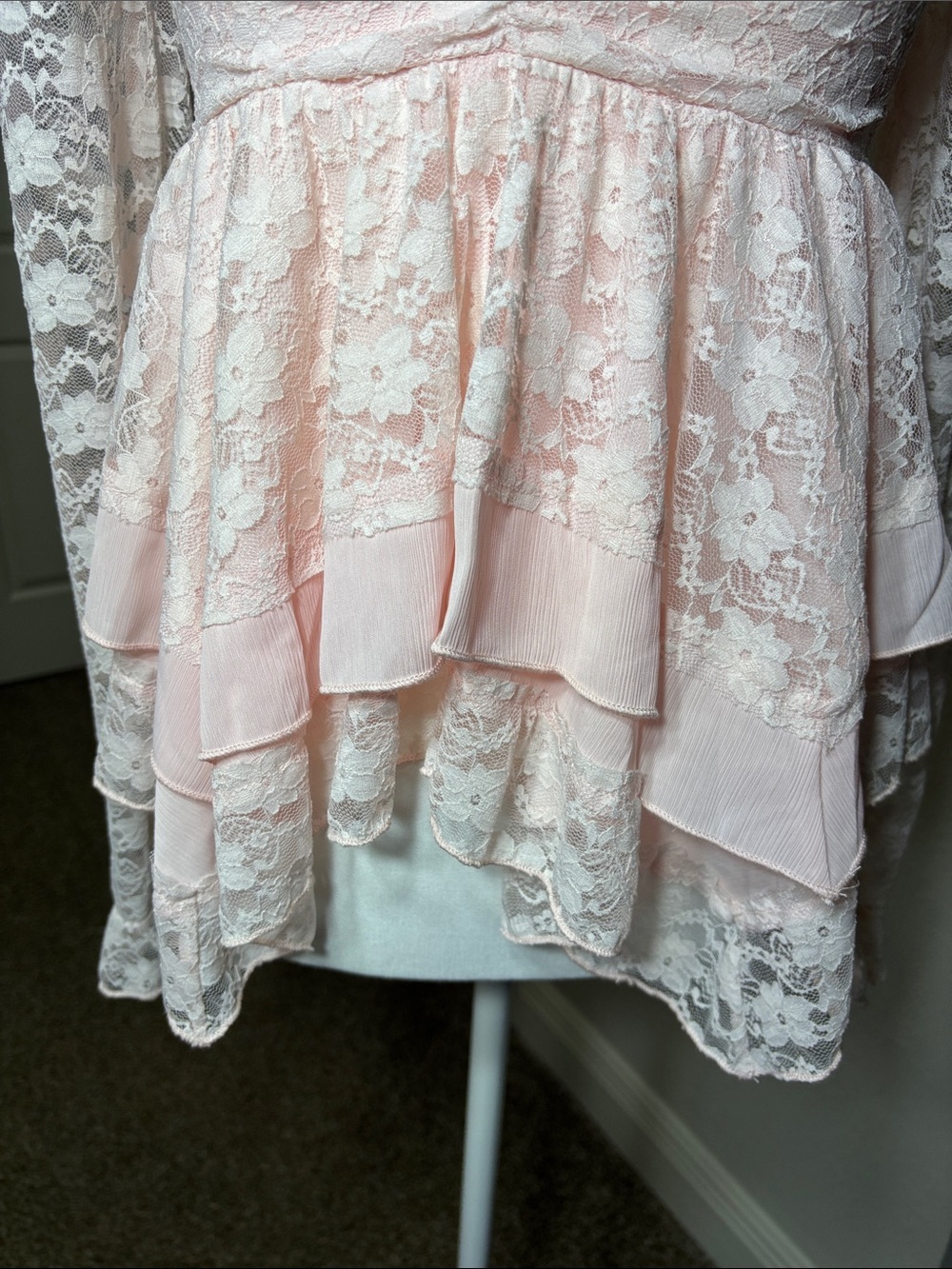 Altar'd State Lace Peplum Blouse Pink Boho Romantic Junior-inspired fit  S NWT - Picture 4 of 8
